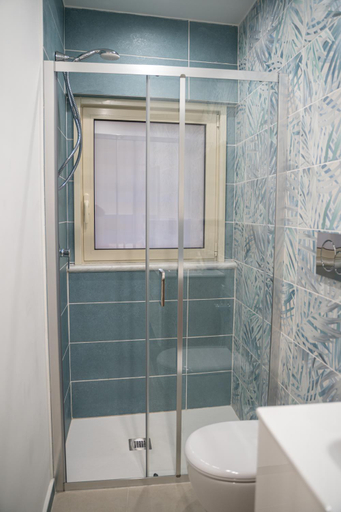 Bathroom 2, L'angolo di Acitrezza, Catania