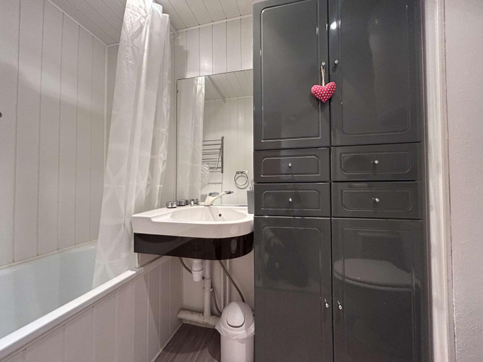 Bathroom 3, Studio avec Mezzanine, Balcon et Garage a 200m de la Plage – 4 Couchages - FR-1-224-247, Vendée