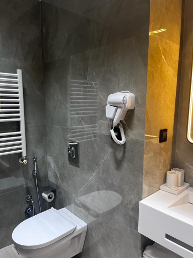 Bathroom 5, Aley Suites, Aley
