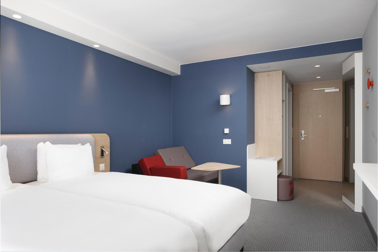 Bedroom, Holiday Inn Express & Suites SION by IHG, Sion