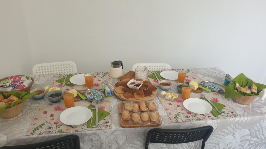 Others 5, Chez Anna, Aube