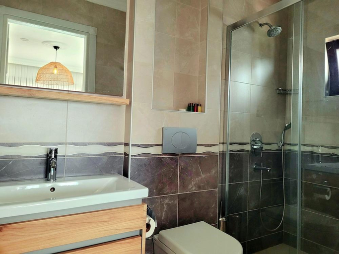 Bathroom 5, Cunda Rooms, Ayvalık