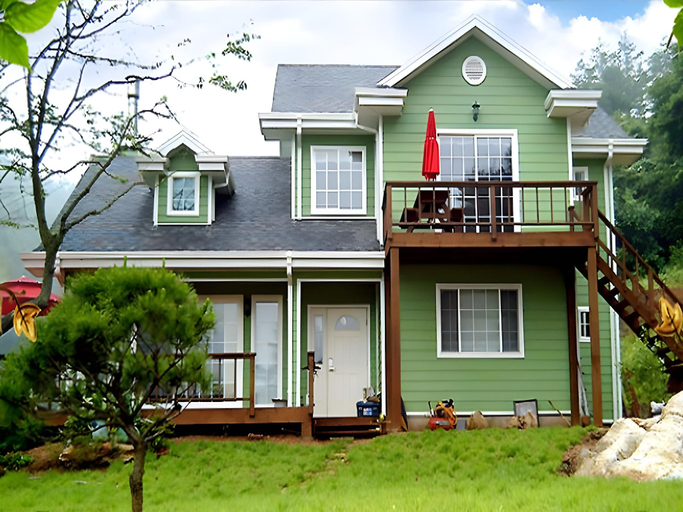 Exterior & Views