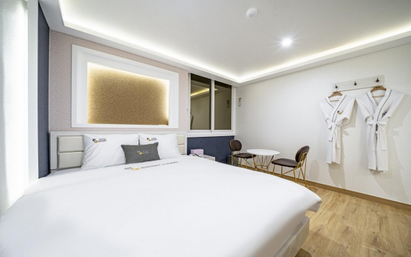 Bedroom 2, Tongyeong Sweet Hotel, Tongyeong