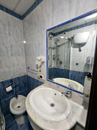 Bathroom 4, Check in Rome, Rome