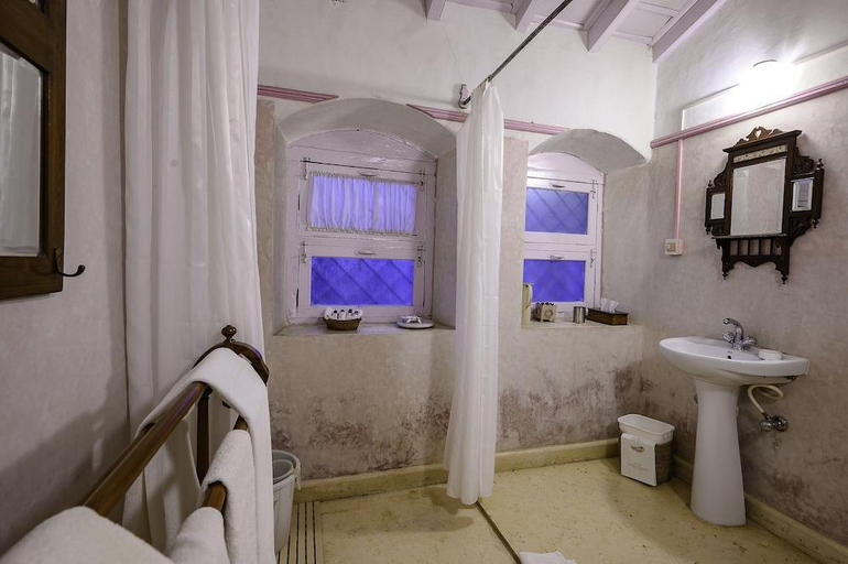 Bathroom 3, Neemrana's Ramgarh Bungalows, Nainital