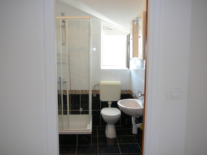 Bathroom 3, Perica Apartments, Zadar