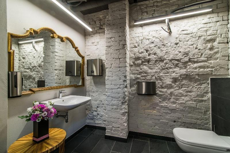 Bathroom 3, Warsaw River View, Warsaw