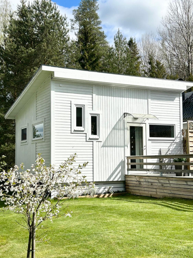 Exterior & Views 1, Lilla huset Bed & Breakfast - countryside guesthouse, free parking, Örebro