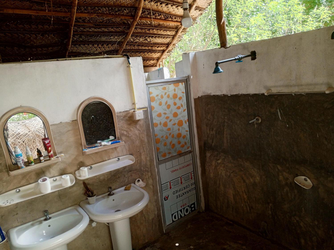 Bathroom 5, Surfing Lion Hostel Arugam Bay, Pothuvil