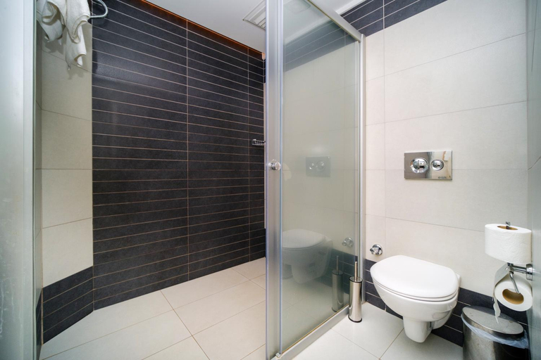 Bathroom 3, Delfino Apart Hotel, Alanya