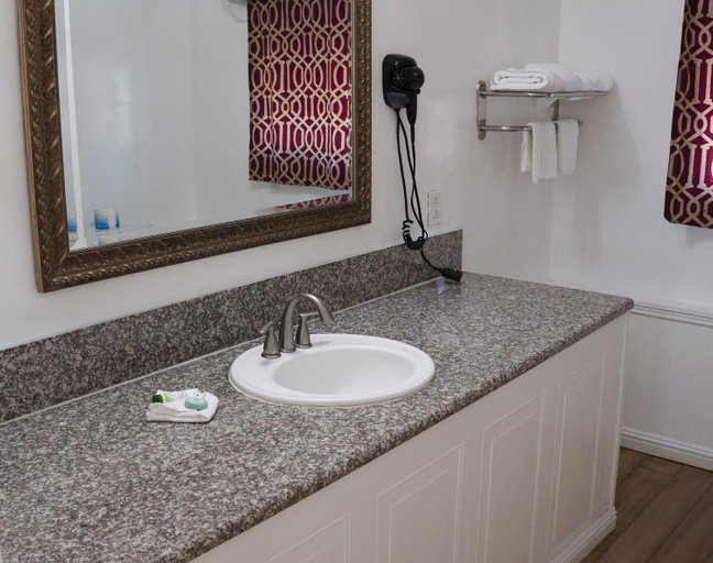 Bathroom 5, 777 Motor Inn, Los Angeles