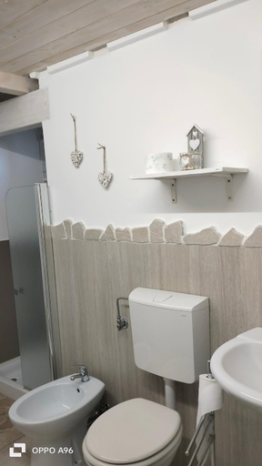 Bathroom 2, Corte di Puglia, Lecce