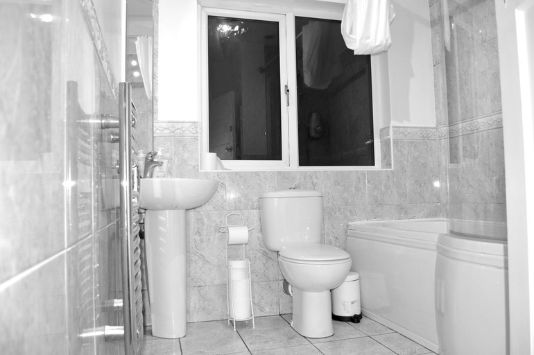 Bathroom 2, East Croydon, London