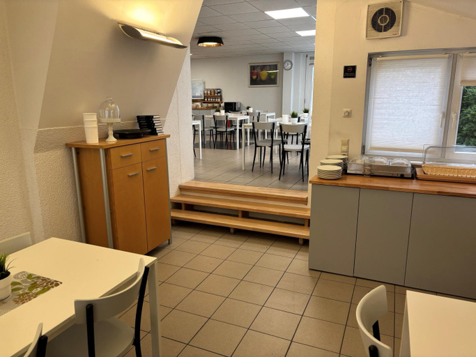 Others 3, Hotel Drei Konig- Ihr Transithotel, Enzkreis