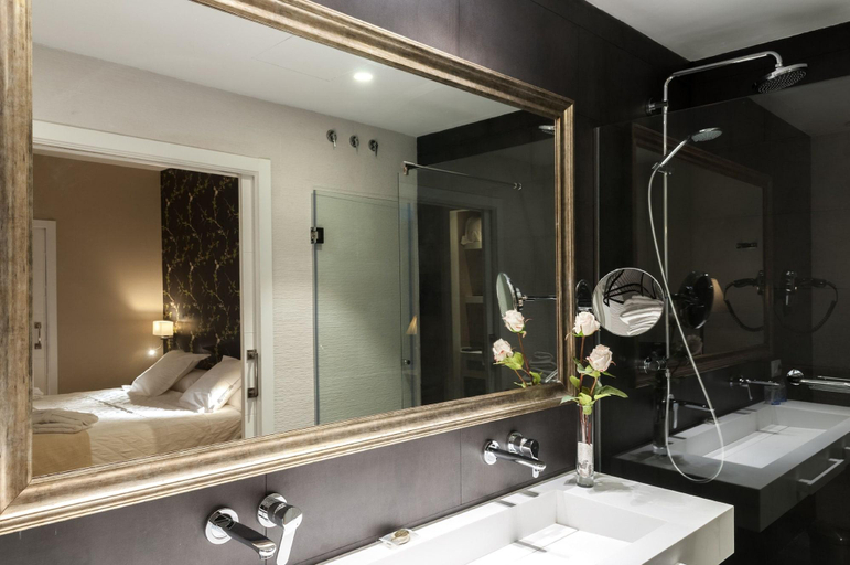 Bathroom 4, Suites Murillo Catedral, Sevilla