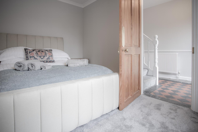 Bedroom 2, Pendeilo Villa - 5 Bedroom Holiday Home - Amroth, Pembrokeshire