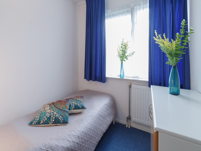 Bedroom 2, Holiday Home in Zeeland with Spacious Garden, Kapelle