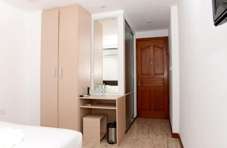 Bedroom 2, Express Inn, Malé