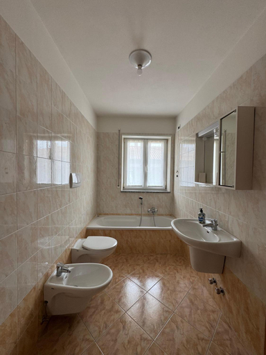 Bathroom 4, Nini's Apartments, Trento