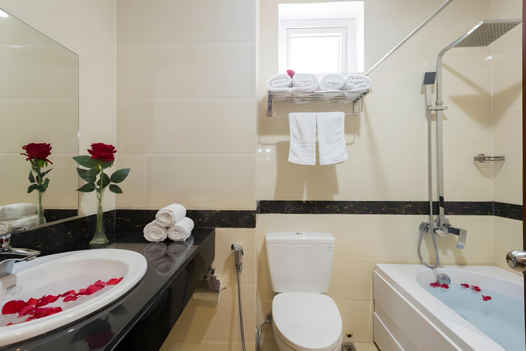 Bathroom 5, GOLDEN LIGHT HOTEL, Da Nang