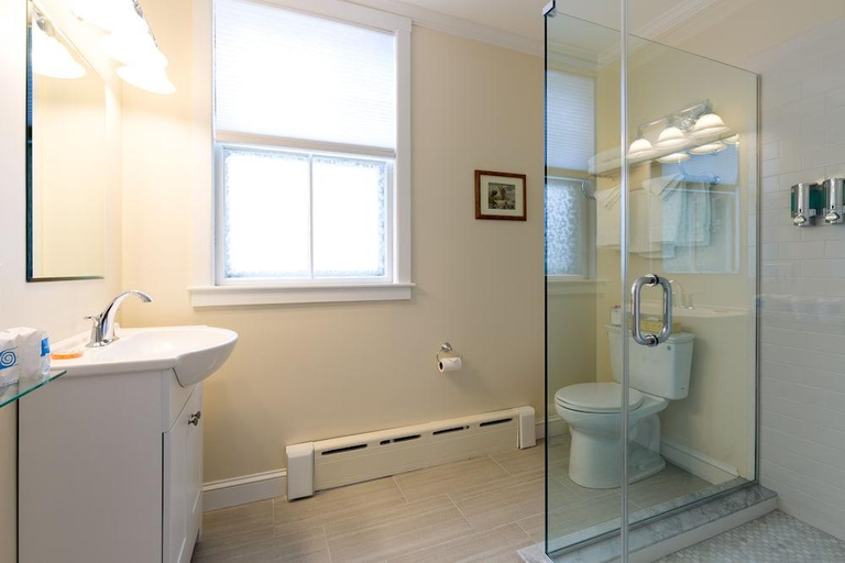 Bathroom 3, The Salem Inn, Essex