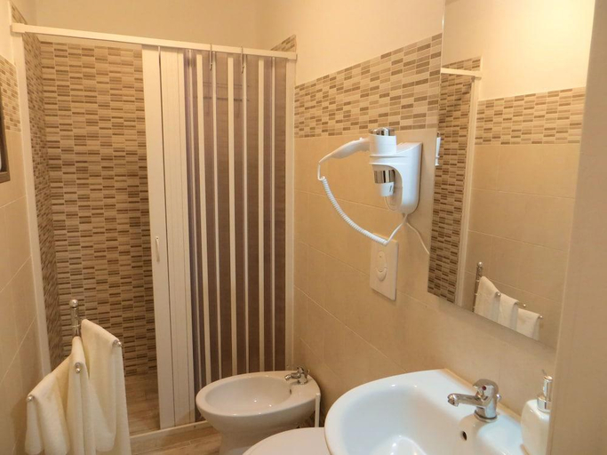 Bathroom 5, B&B Il Geranio, Lecce