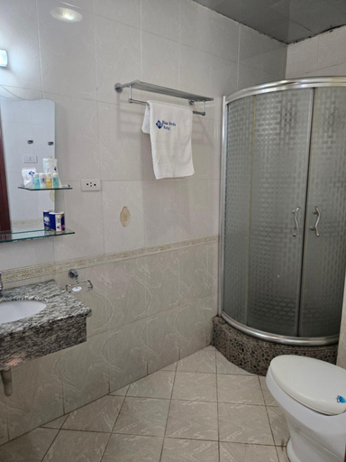 Bathroom 3, Blue Birds International Hotel, Addis Abeba