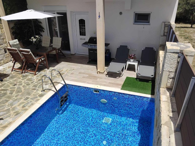 Sport & Beauty 2, “Theeporto” Maisonette with pool, Crete