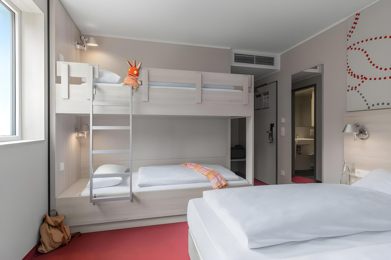 Bedroom 3, Serways Hotel Weisskirchen Nord , Offenbach