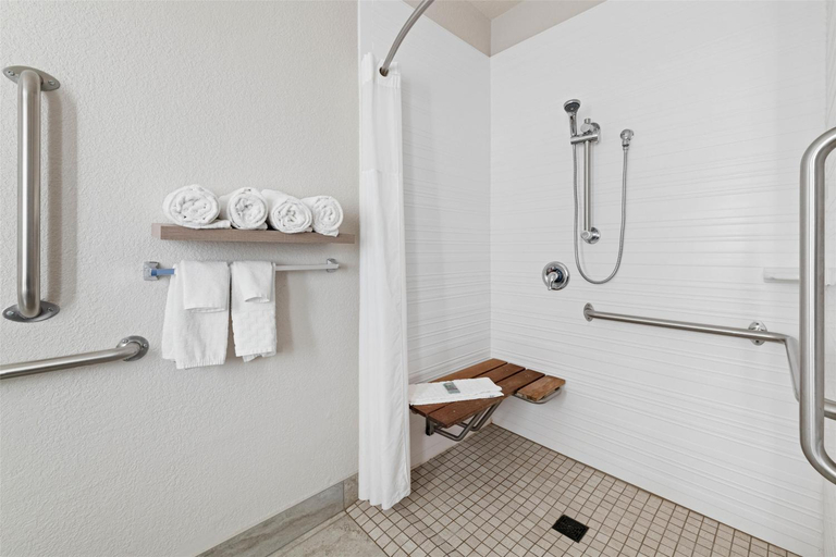 Bathroom 4, Best Western Eau Claire South, Eau Claire