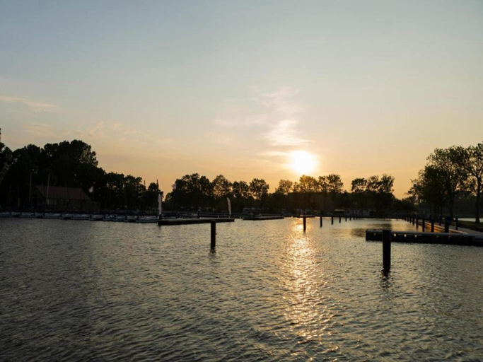 Others 5, Houseboat on and around the Sneekermeer, Sneek