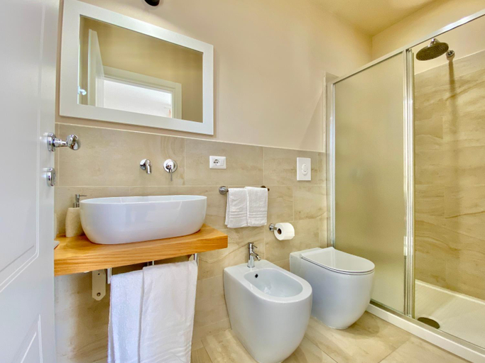 Bathroom 2, Maison Scisci, Latina