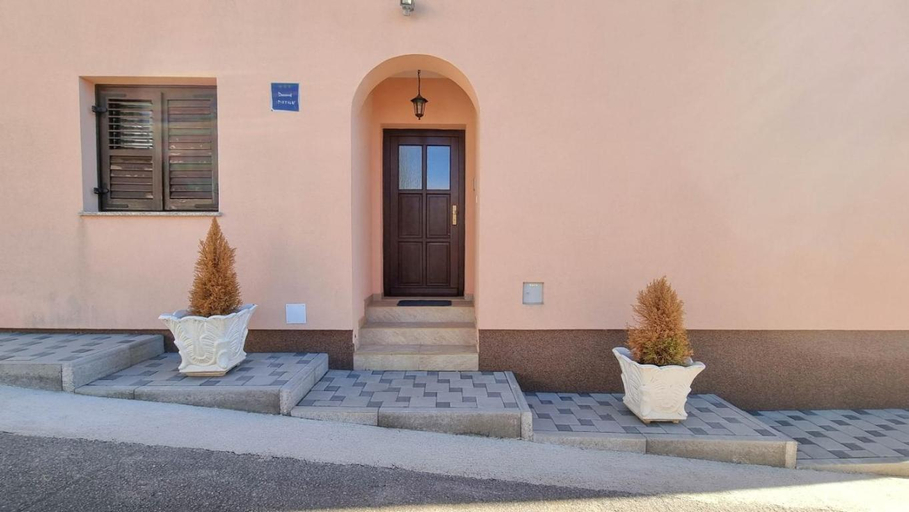 Others 5, Lucijana Room, Novigrad