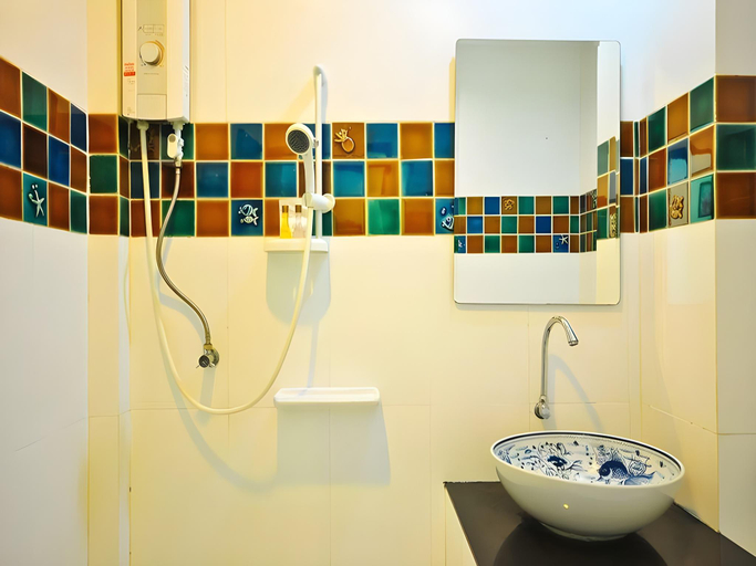 Bathroom 3, Baan Saranrom, Amphawa
