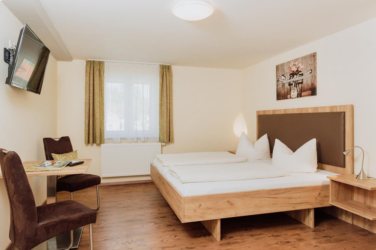 Bedroom 4, Gastehaus Hotzl, Deggendorf