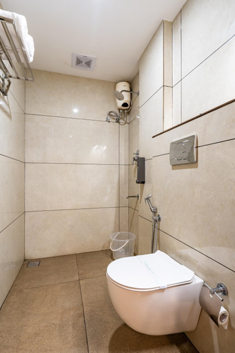 Bathroom 3, MUGHAL SUITES, Ernakulam