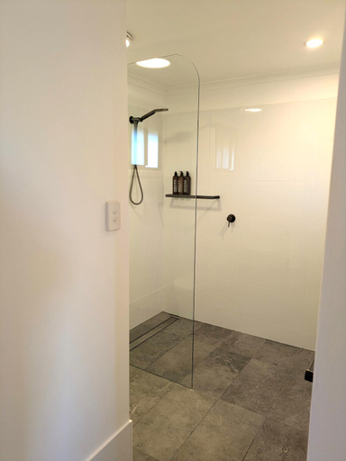 Bathroom 2, Alstonville Country Cottages, Ballina