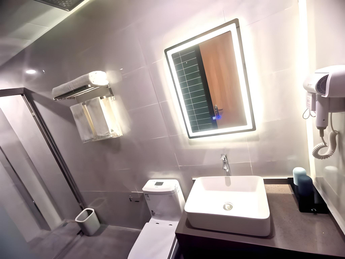 Bathroom 3, GreenTree Inn Express Qingtongxia People Hospital Huanghe Building, Wuzhong