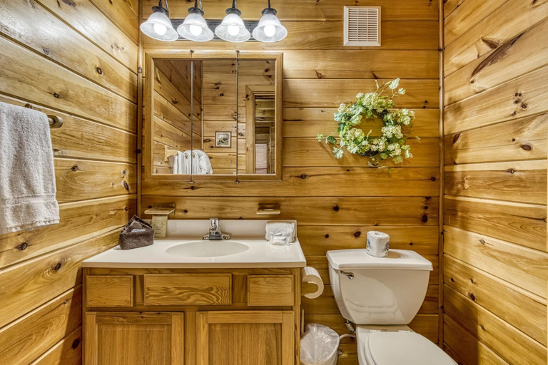 Bathroom 2, Mountain Breeze, Sevier