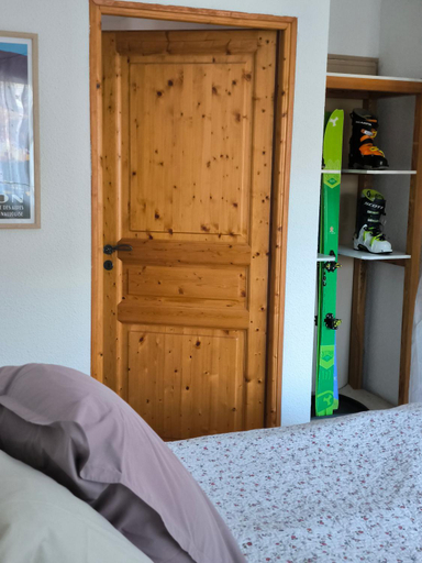 Bedroom 2, Chambre Studette independante, Hautes-Alpes