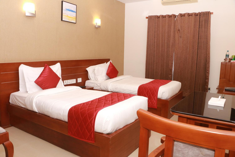 Bedroom 2, Hotel Keerthi Regency , Alappuzha