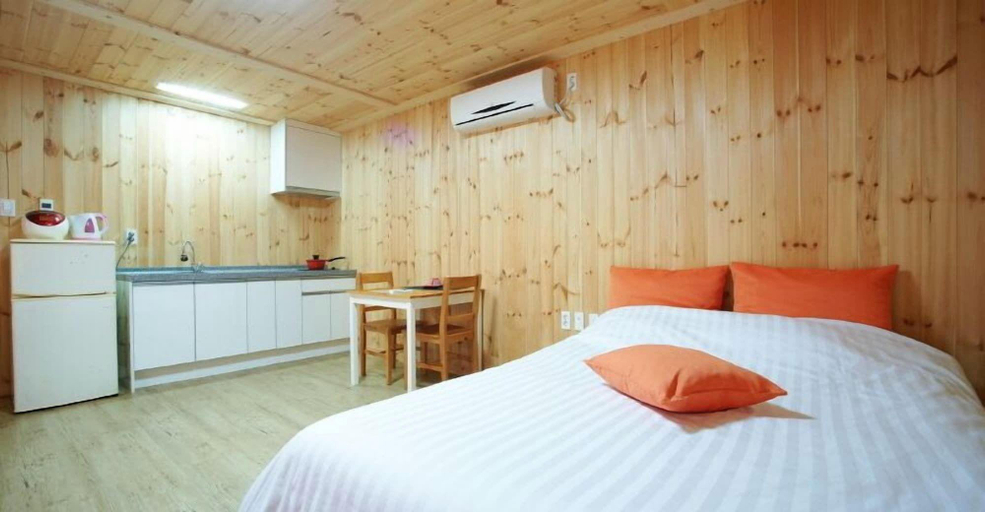 Bedroom 2, Gotjawal Geomunoreum Pension, Jeju