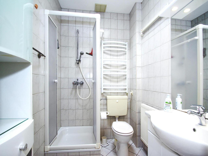 Bathroom, Bungalow Klonsnack, Dornumersiel, Aurich