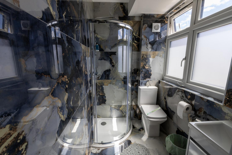 Bathroom 5, Best Base, London