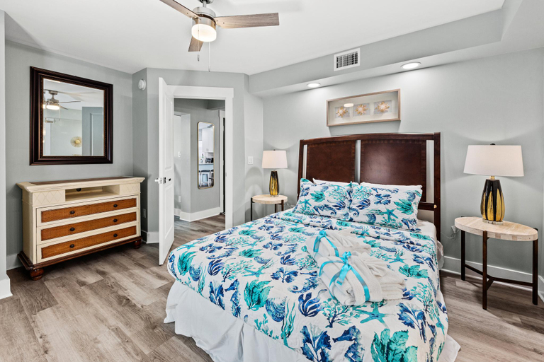 Bedroom 2, 5916 Beach Dr A - Dolphin Fun A, Bay