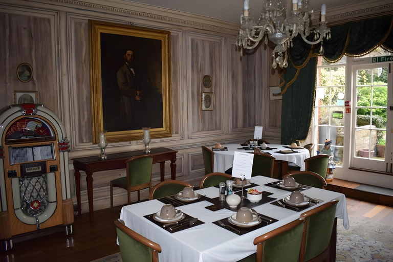 Food & Drinks 5, Harmondsworth Hall Guest House, London