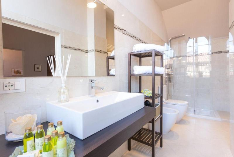 Bathroom 2, Palazzo Alfani - Residenza d'Epoca, Florence