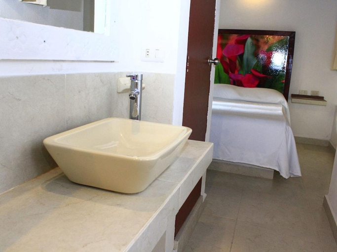 Bathroom 3, Hotel Atzalan, Jalancingo