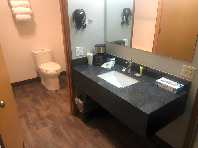 Bathroom, Lakeshore Lodge, Coos